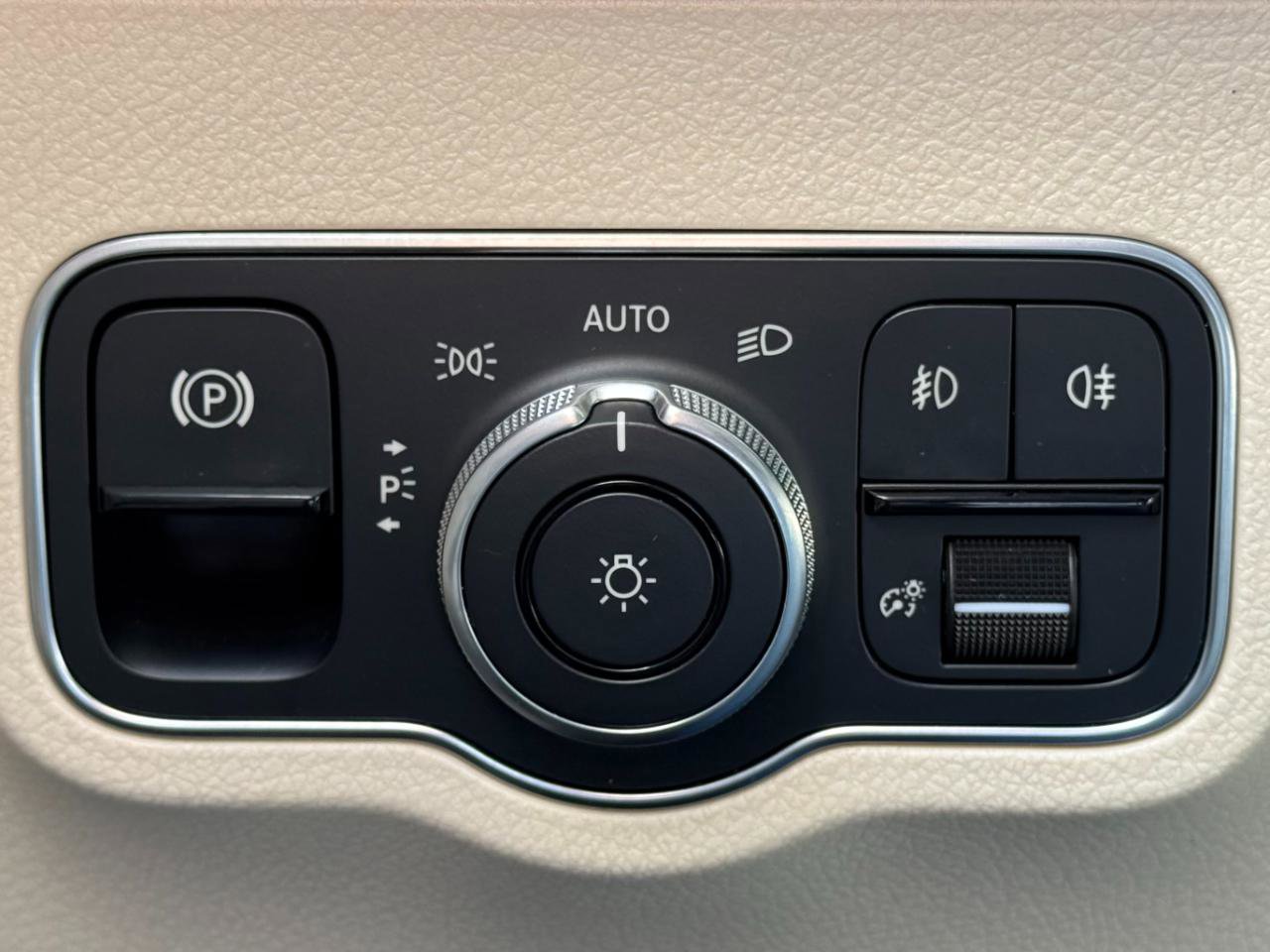 Used 2021 Mercedes-Benz GLB 250 4MATIC image 16