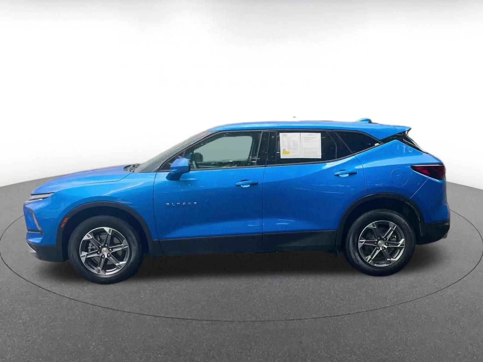 Used 2025 Chevrolet Blazer LT FWD image 9