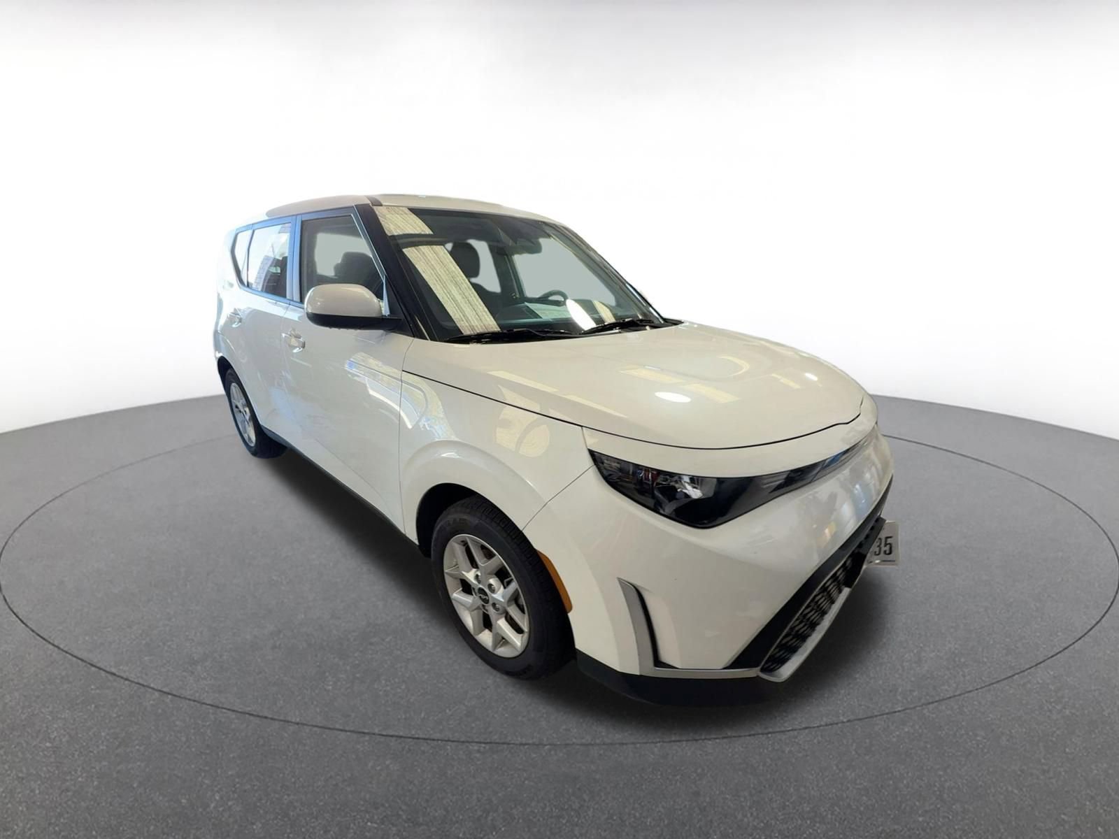 Used 2025 Kia Soul LX w/ LX Technology Package image 2