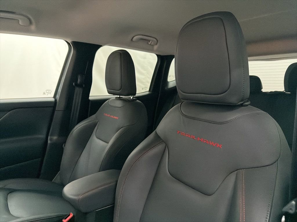 Used 2023 Jeep Renegade Trailhawk w/ Trailhawk Elite Group AWD/4WD image 14