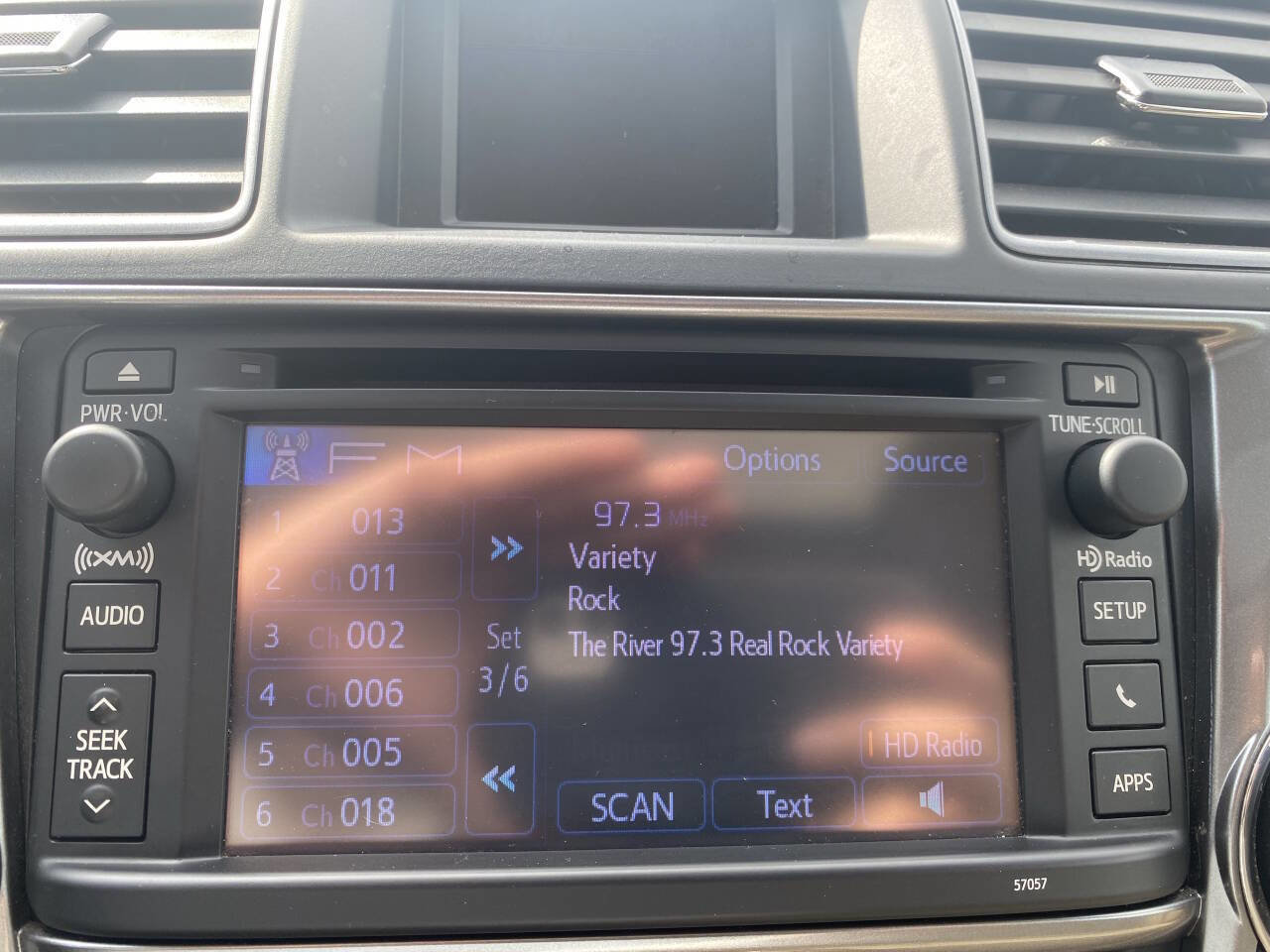 Used 2013 Toyota Highlander Limited image 31