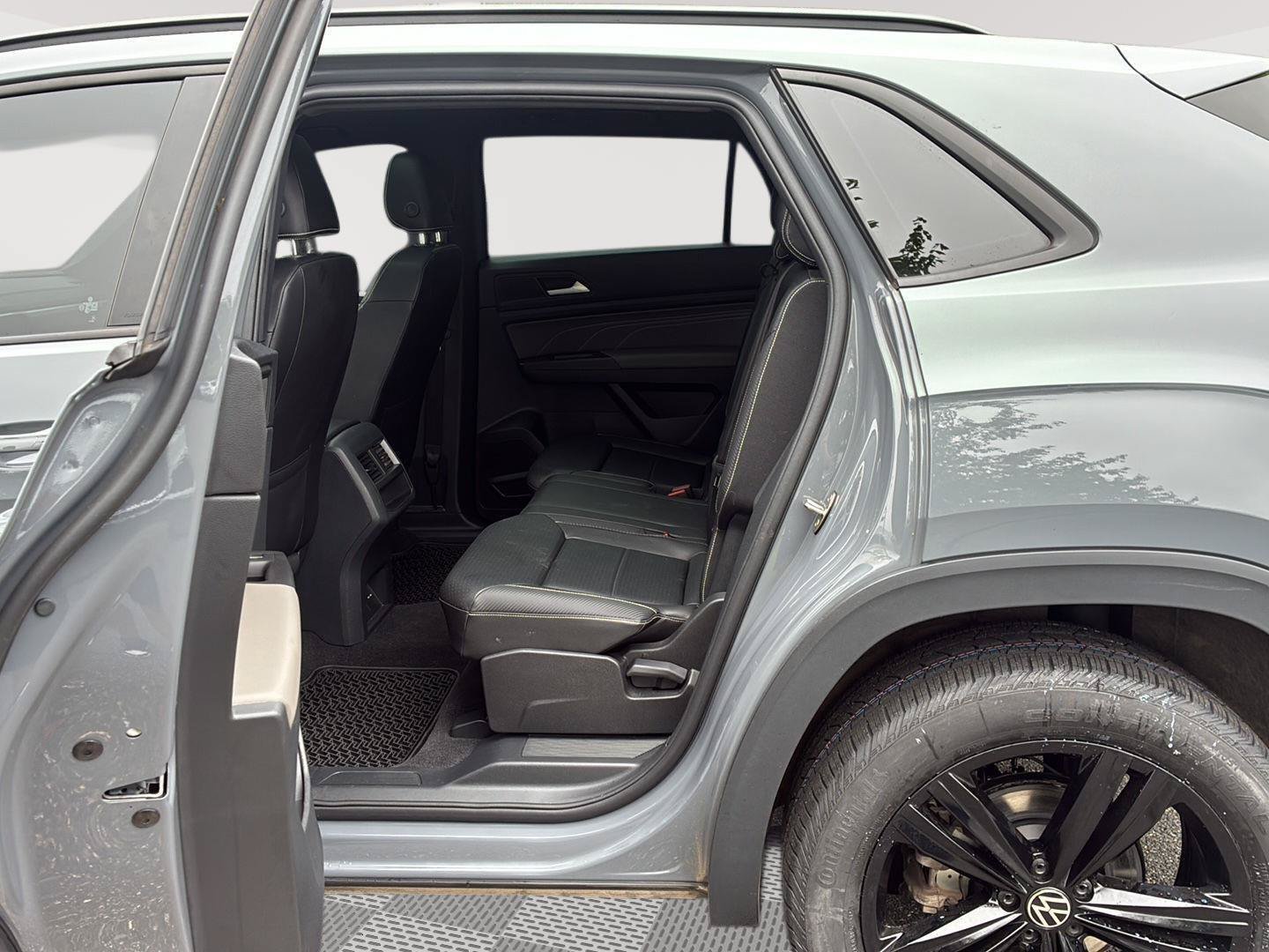 Used 2023 Volkswagen Atlas Cross Sport SEL R-Line AWD/4WD image 29