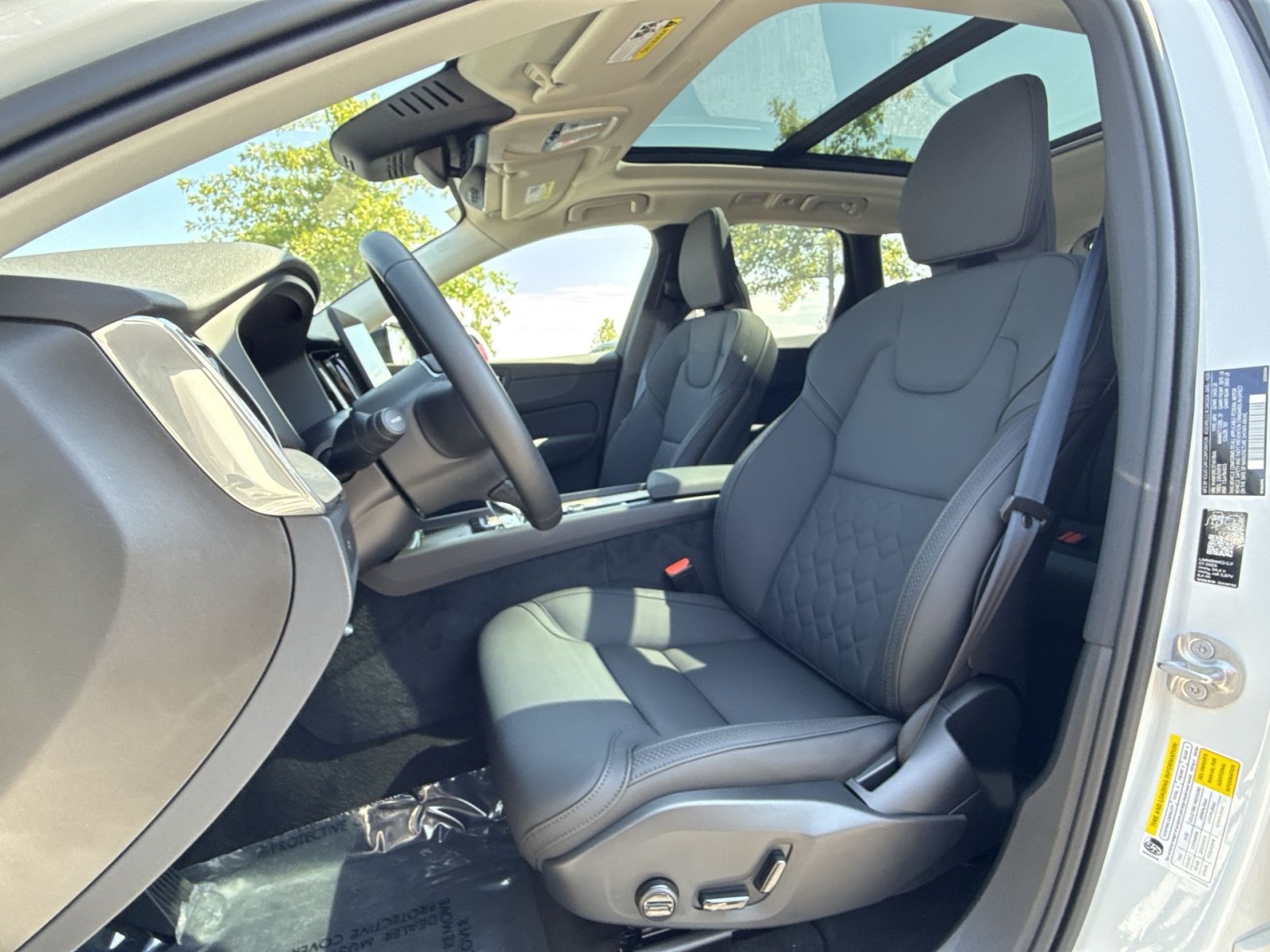 New 2026 Volvo XC60 B5 Plus w/ Protection Package Premier AWD/4WD image 21