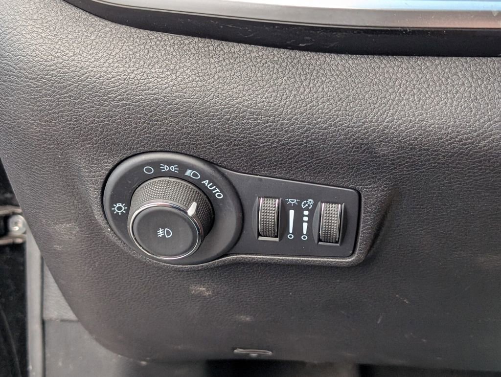 Used 2022 Jeep Compass Latitude w/ Convenience Group FWD image 28