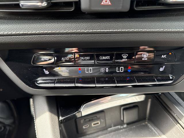 Certified 2022 Buick Envision Essence w/ Technology Package II FWD image 45