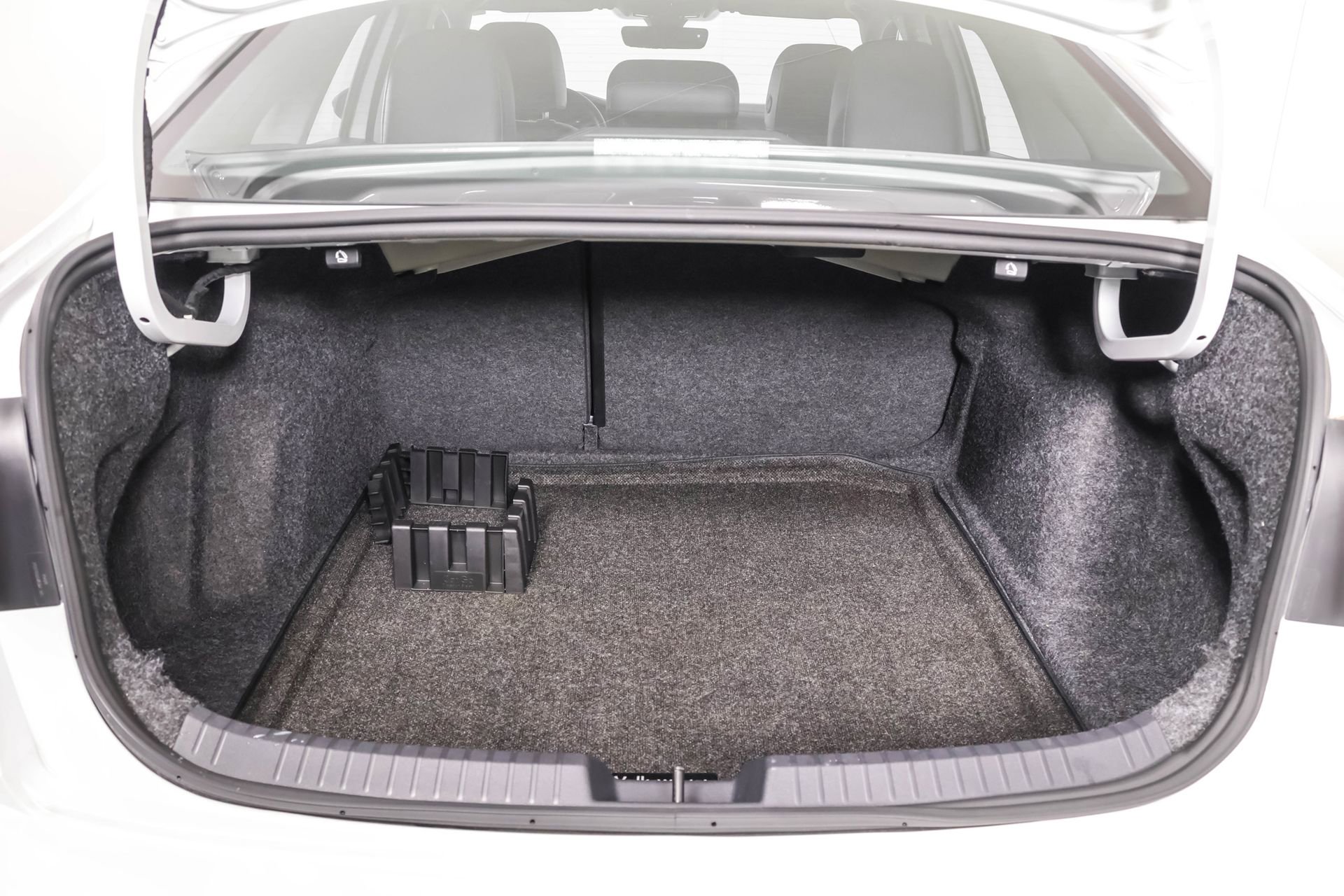 Used 2024 Volkswagen Jetta SE w/ Panoramic Sunroof Package image 40