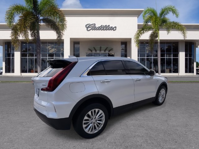 Certified 2024 Cadillac XT4 Luxury w/ Cold Weather Package FWD image 14