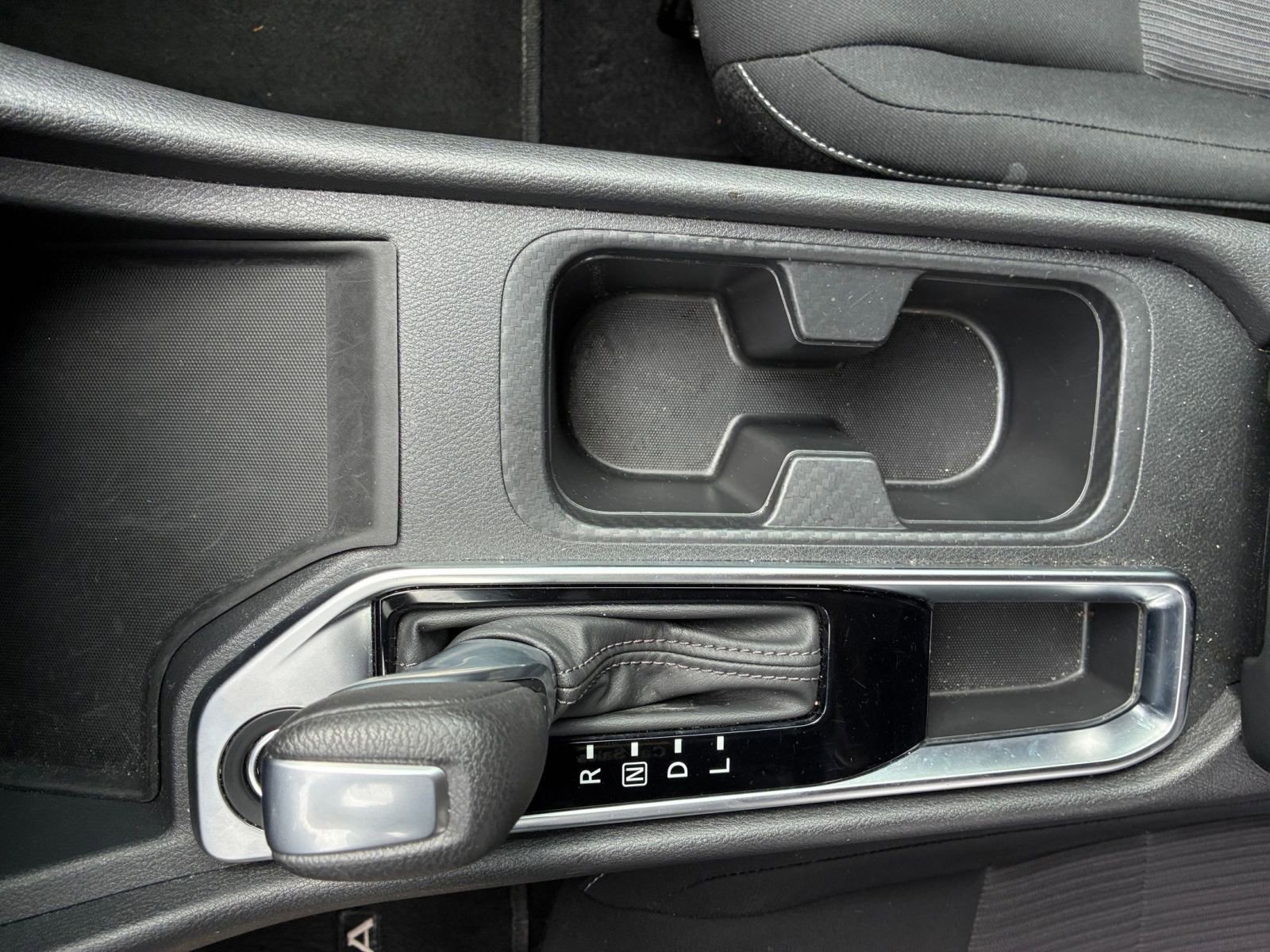 Used 2025 Nissan Sentra SV FWD image 40