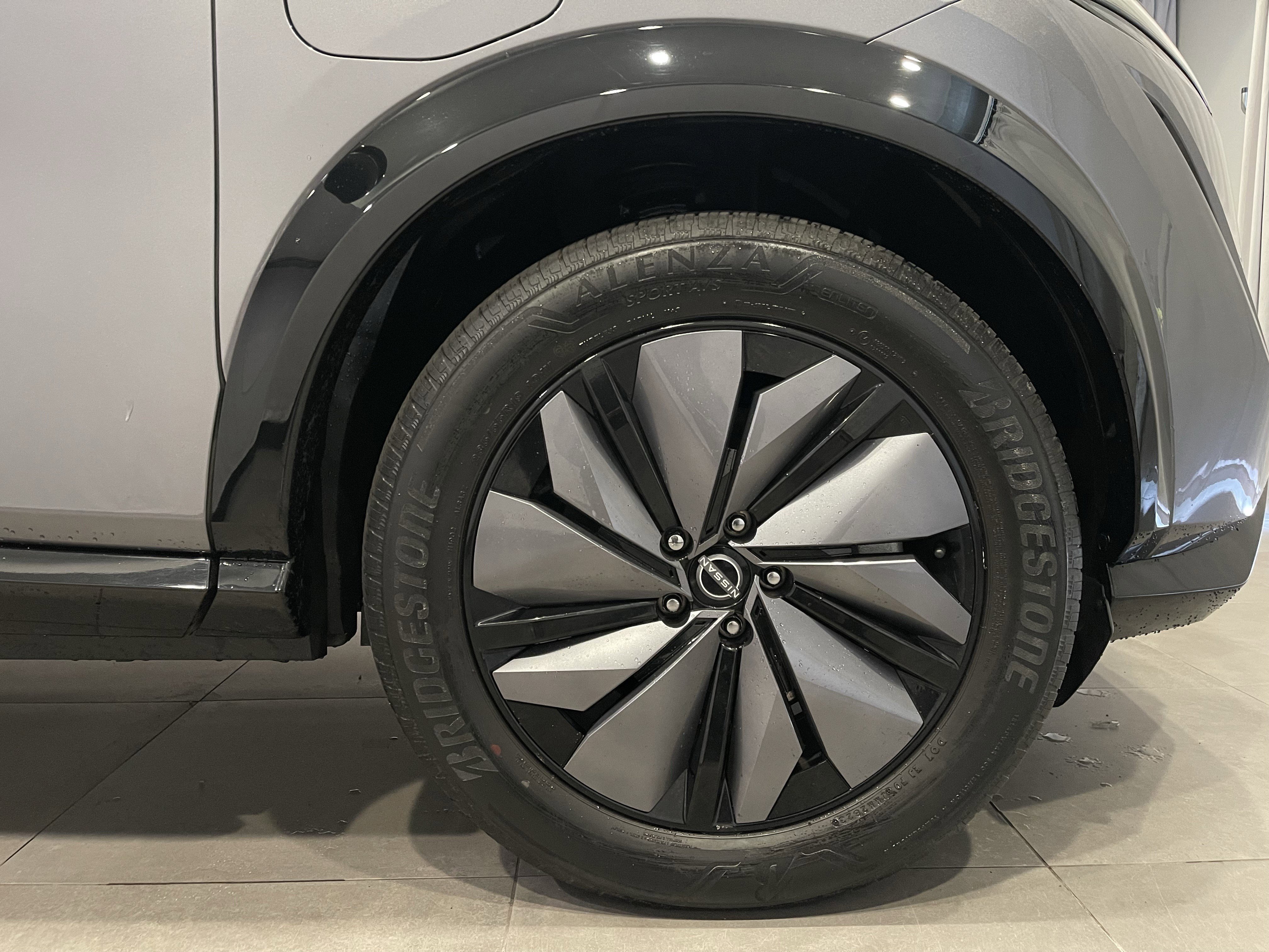 Used 2023 Nissan Ariya AWD image 11