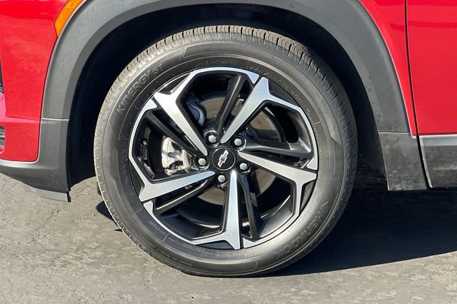 Used 2023 Chevrolet TrailBlazer RS w/ Sun and Liftgate Package image 35