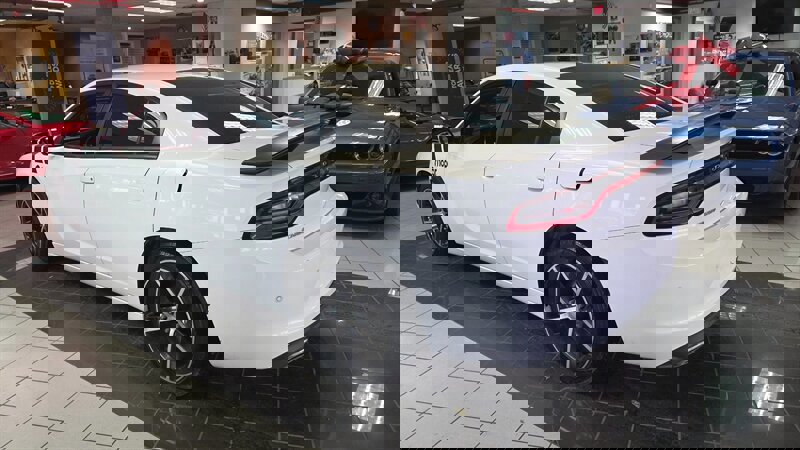 Used 2016 Dodge Charger SE w/ Sport Appearance Group image 8