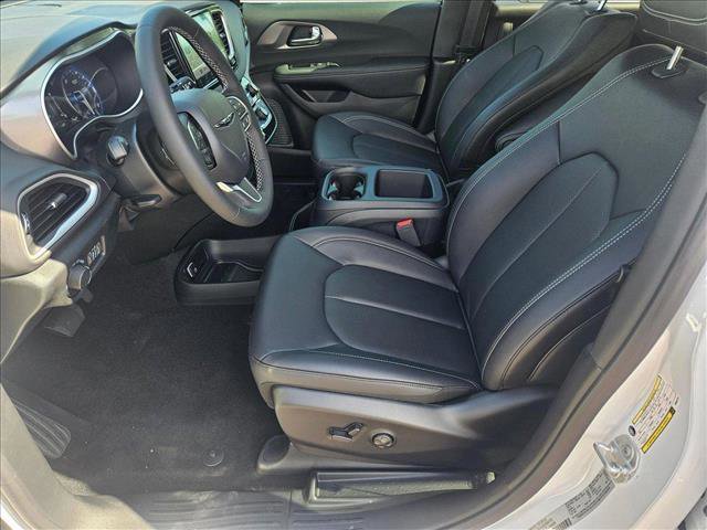 New 2025 Chrysler Voyager LX image 13