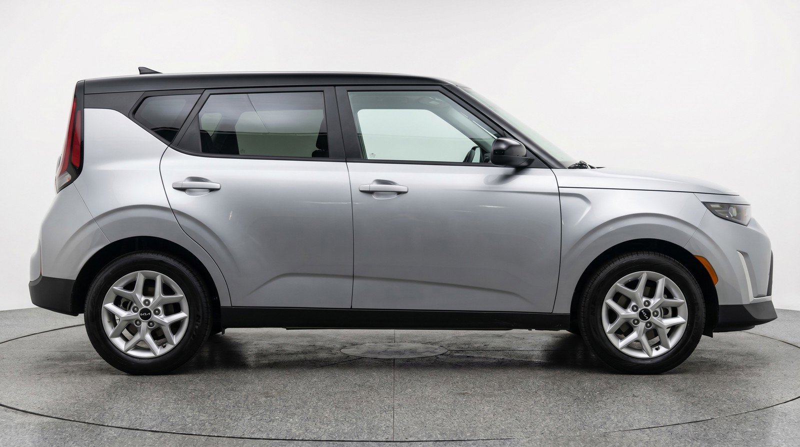 Used 2025 Kia Soul LX w/ LX Technology Package FWD image 11