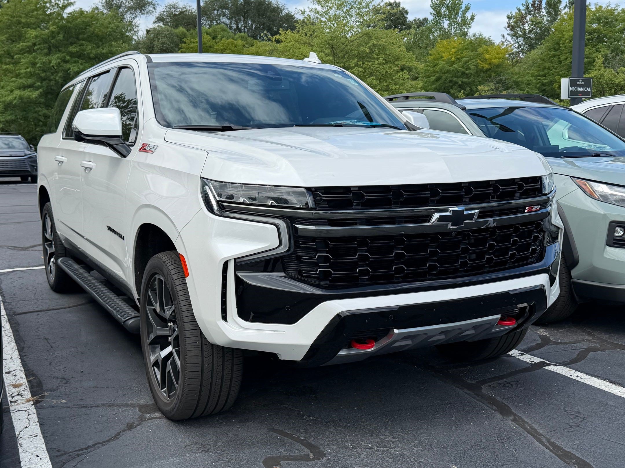 Used 2021 Chevrolet Suburban Z71 w/ Z71 Off-Road Package AWD/4WD image 4