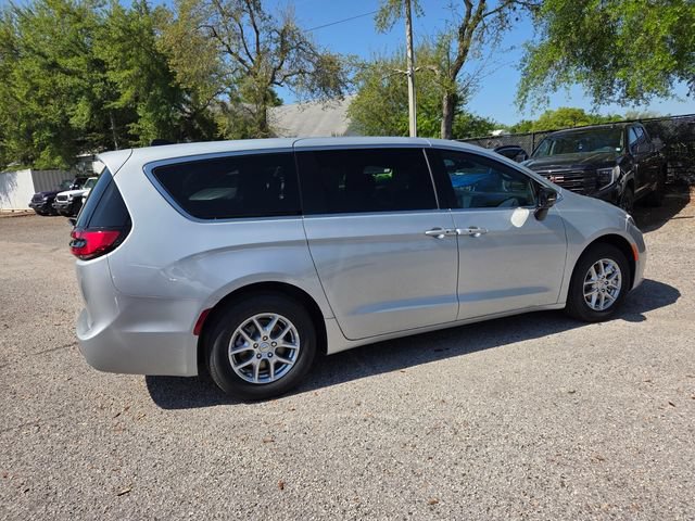 New 2026 Chrysler Pacifica Select FWD image 12