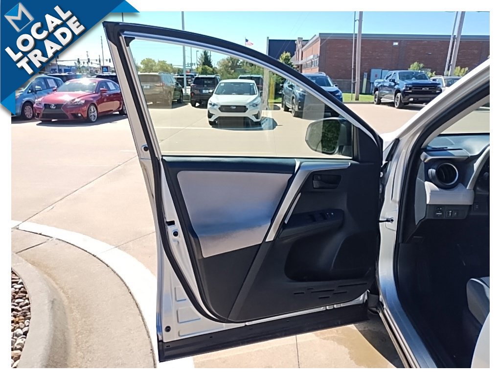 Used 2015 Toyota RAV4 LE AWD/4WD image 13