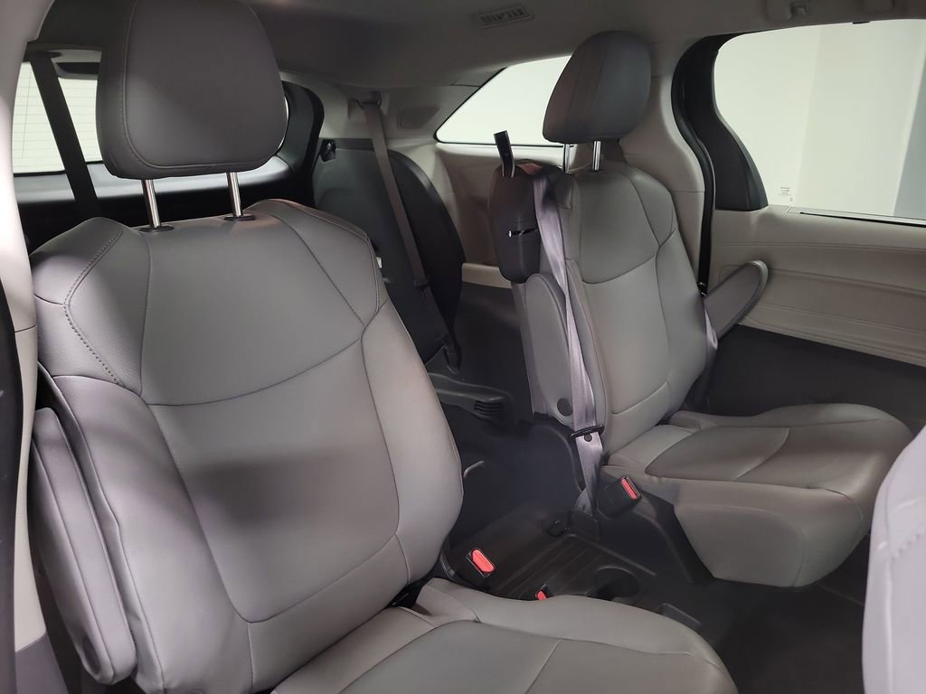 Used 2024 Toyota Sienna XLE w/ XLE Plus Package image 22