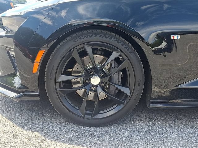 Used 2018 Chevrolet Camaro SS RWD image 8