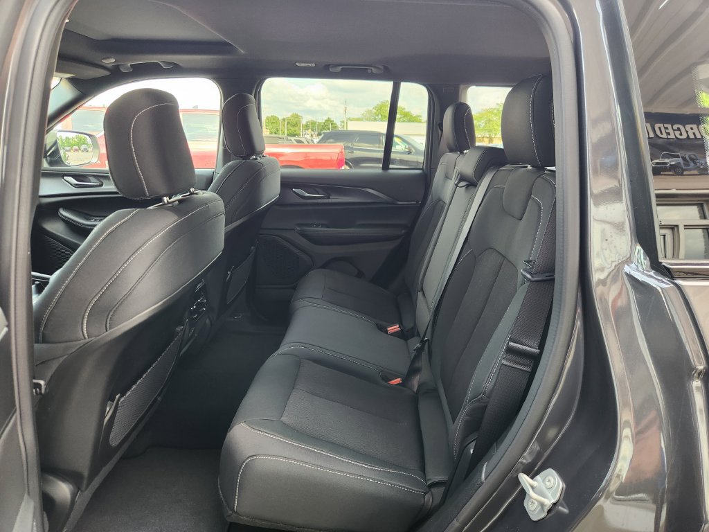 New 2026 Jeep Grand Cherokee Laredo X AWD/4WD image 17