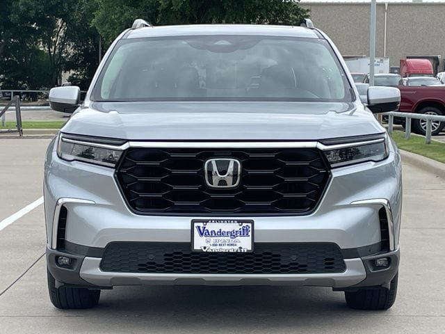 Used 2024 Honda Pilot Touring image 7