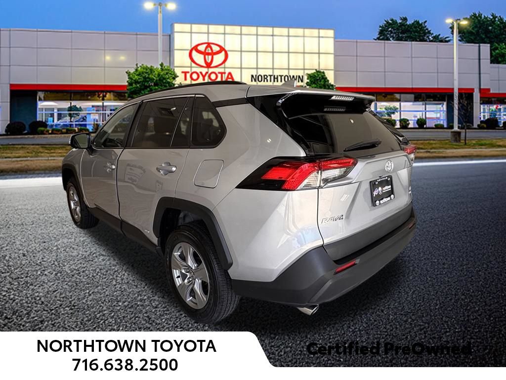 Used 2025 Toyota RAV4 LE AWD/4WD image 4