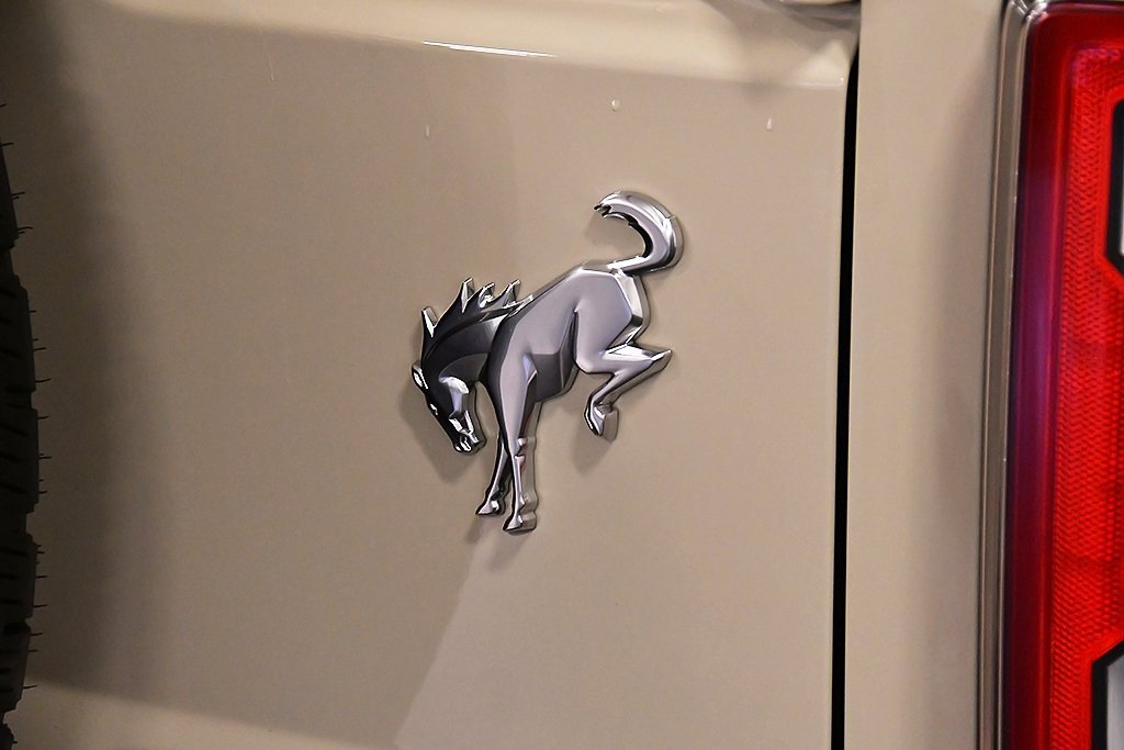 Used 2025 Ford Bronco Outer Banks image 11