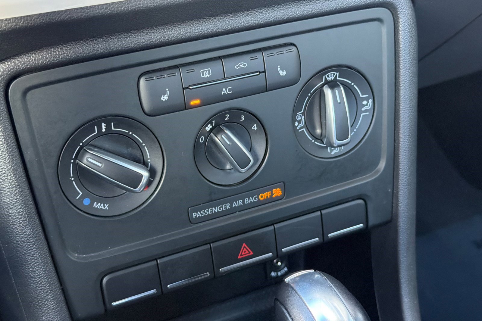 Used 2012 Volkswagen Beetle 2.5 image 24