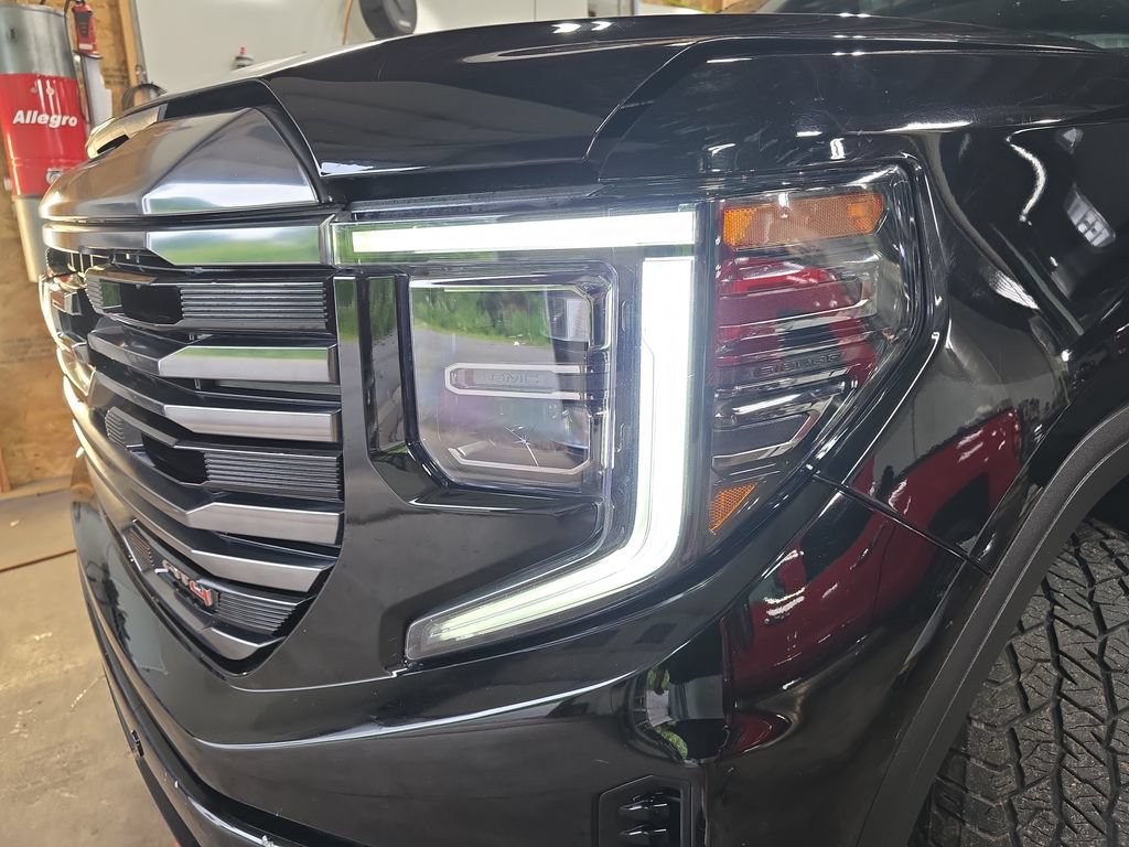 Used 2023 GMC Sierra 1500 AT4 w/ Technology Package AWD/4WD image 28