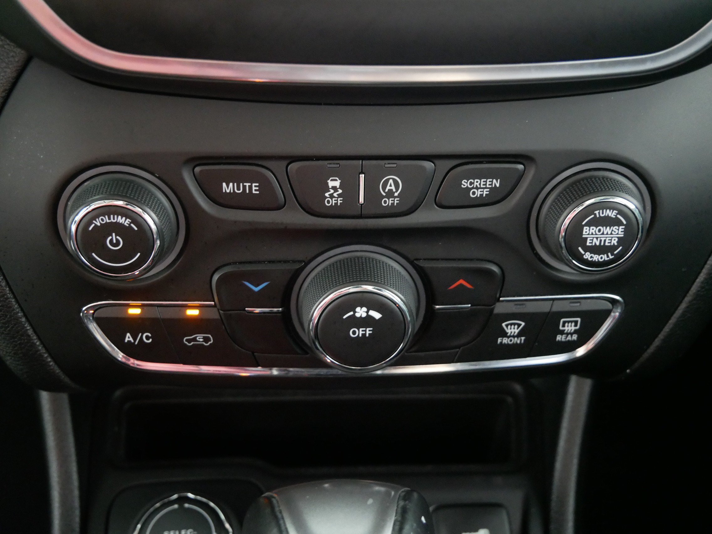 Used 2022 Jeep Cherokee Latitude w/ Sun & Sound Group AWD/4WD image 23