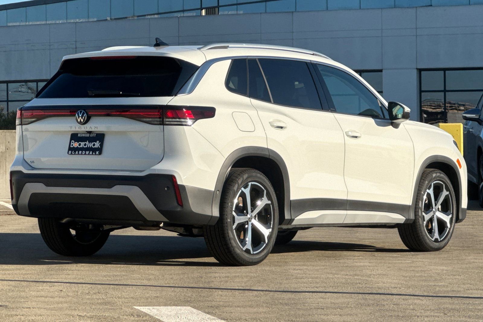 New 2026 Volkswagen Tiguan SE FWD image 4