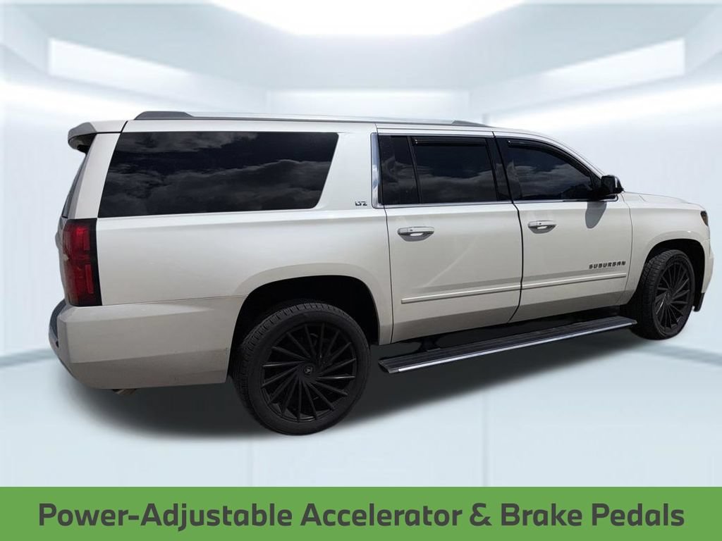 Used 2015 Chevrolet Suburban LTZ RWD image 12