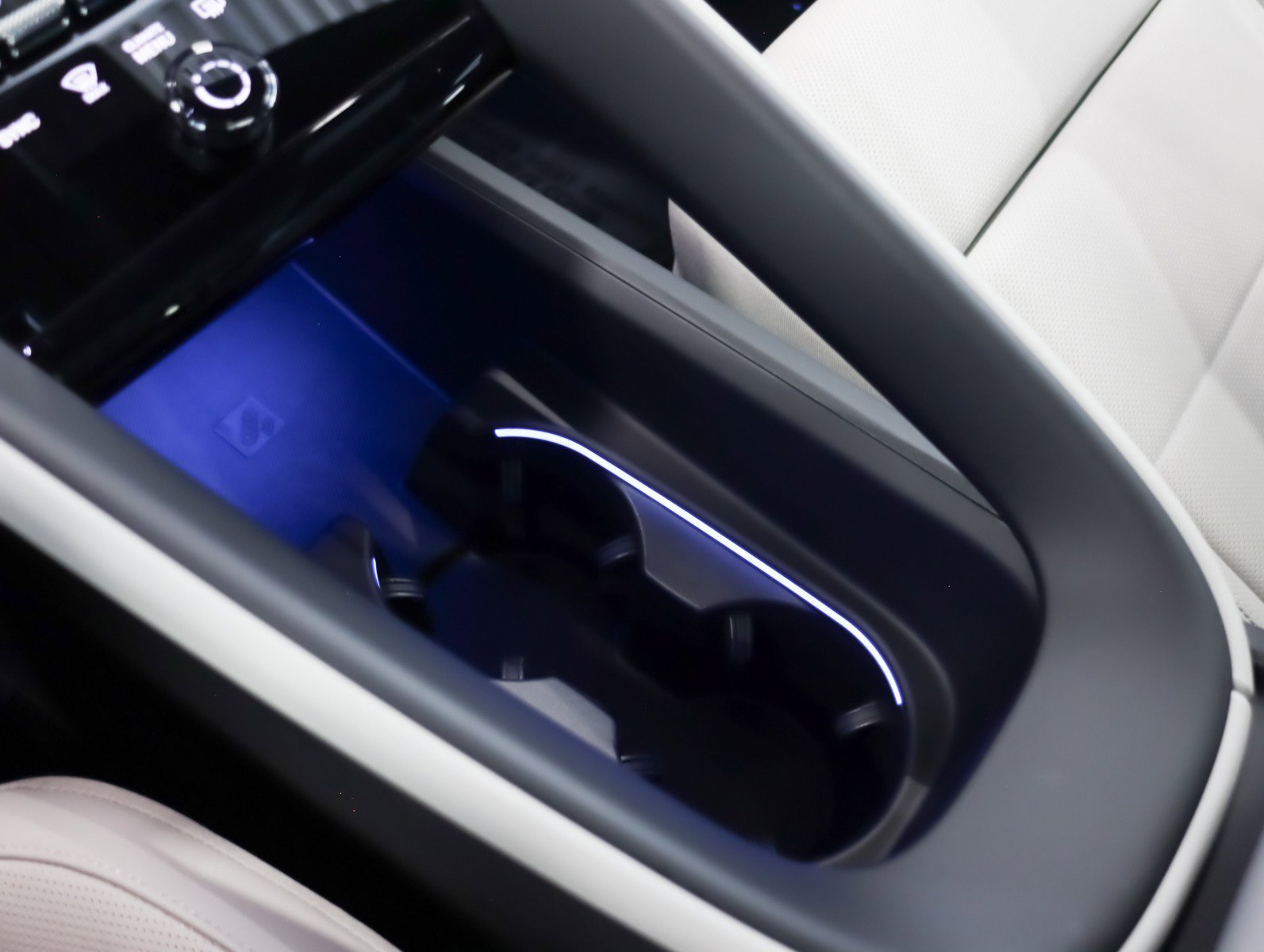 Used 2025 Porsche Macan Electric image 16