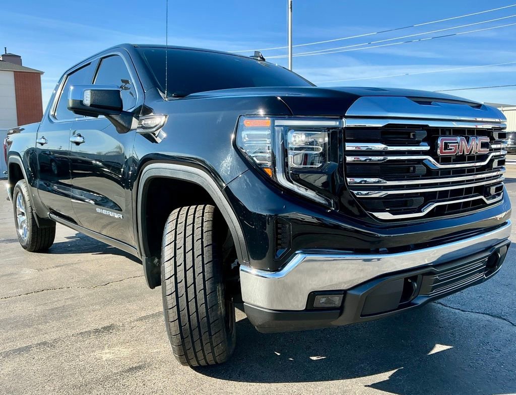 Used 2024 GMC Sierra 1500 SLT image 2