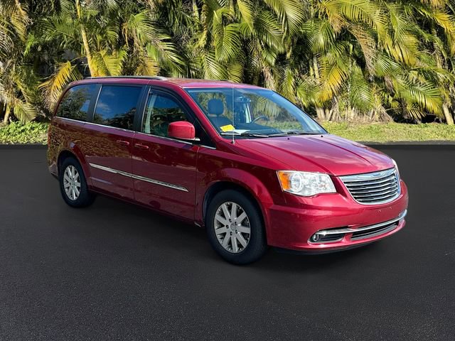Used 2014 Chrysler Town & Country Touring image 4