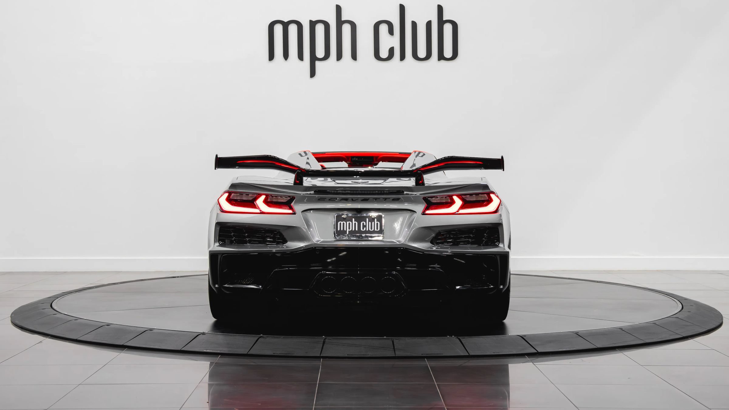 Used 2024 Chevrolet Corvette Z06 w/ Z07 Performance Package RWD image 16