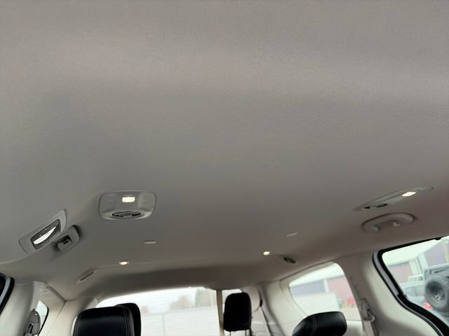Used 2024 Chrysler Pacifica Touring-L FWD image 24