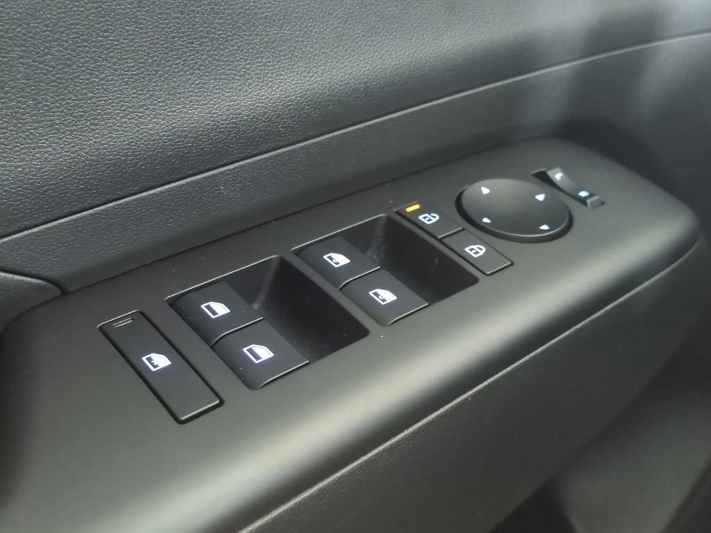 Certified 2025 Hyundai Kona SEL image 30