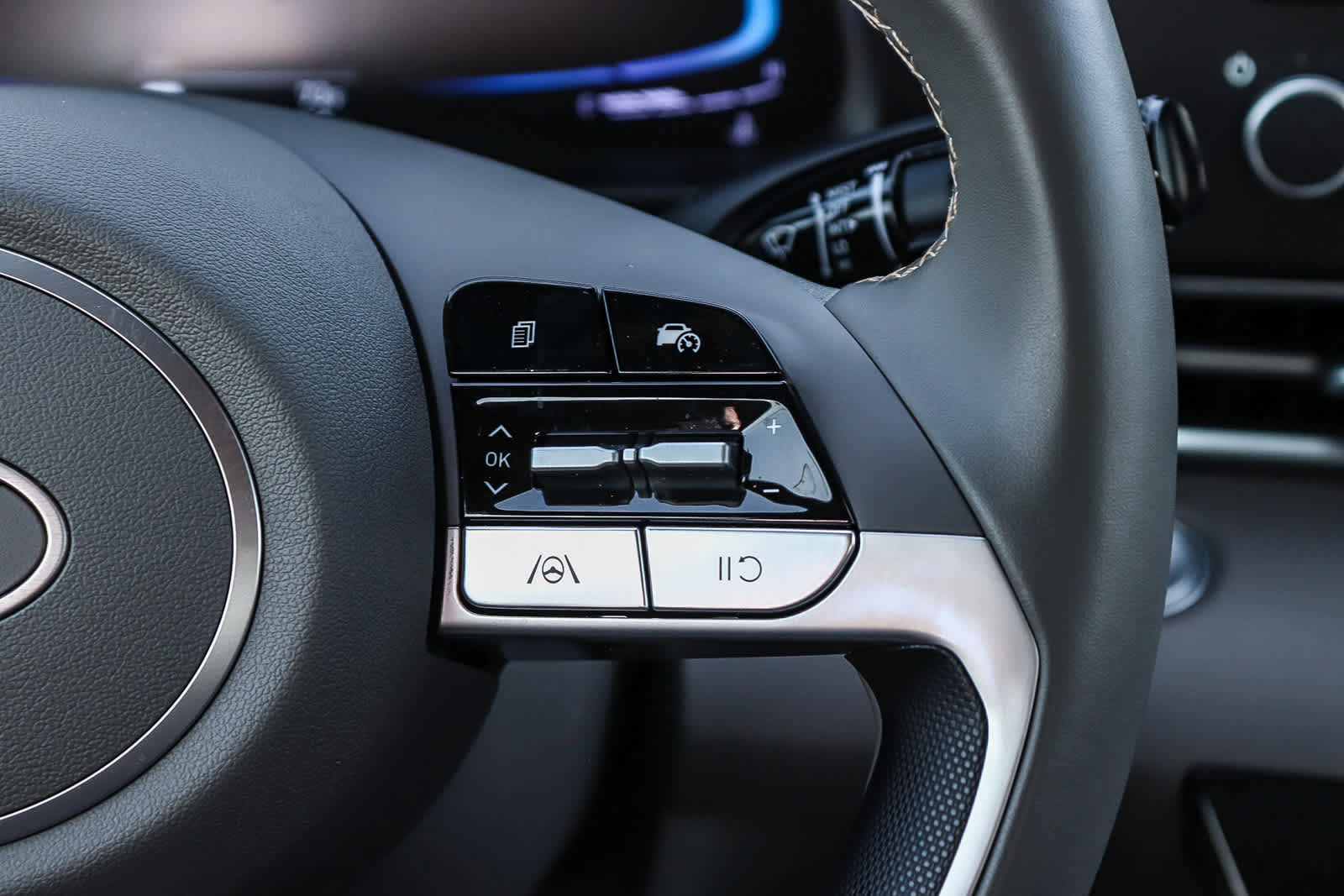 Used 2025 Hyundai Elantra Sport image 19