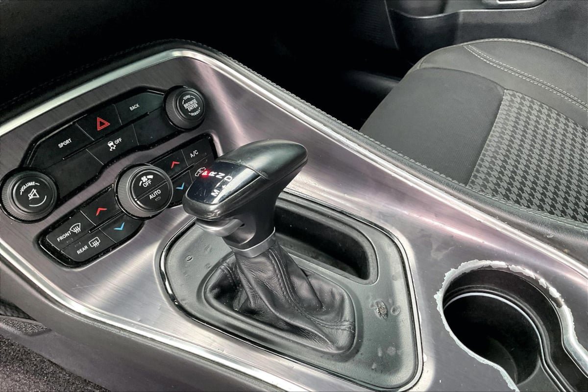 Used 2016 Dodge Challenger SXT RWD image 15