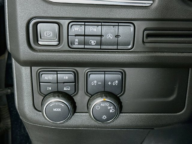 Used 2023 Chevrolet Suburban RST w/ Luxury Package AWD/4WD image 11