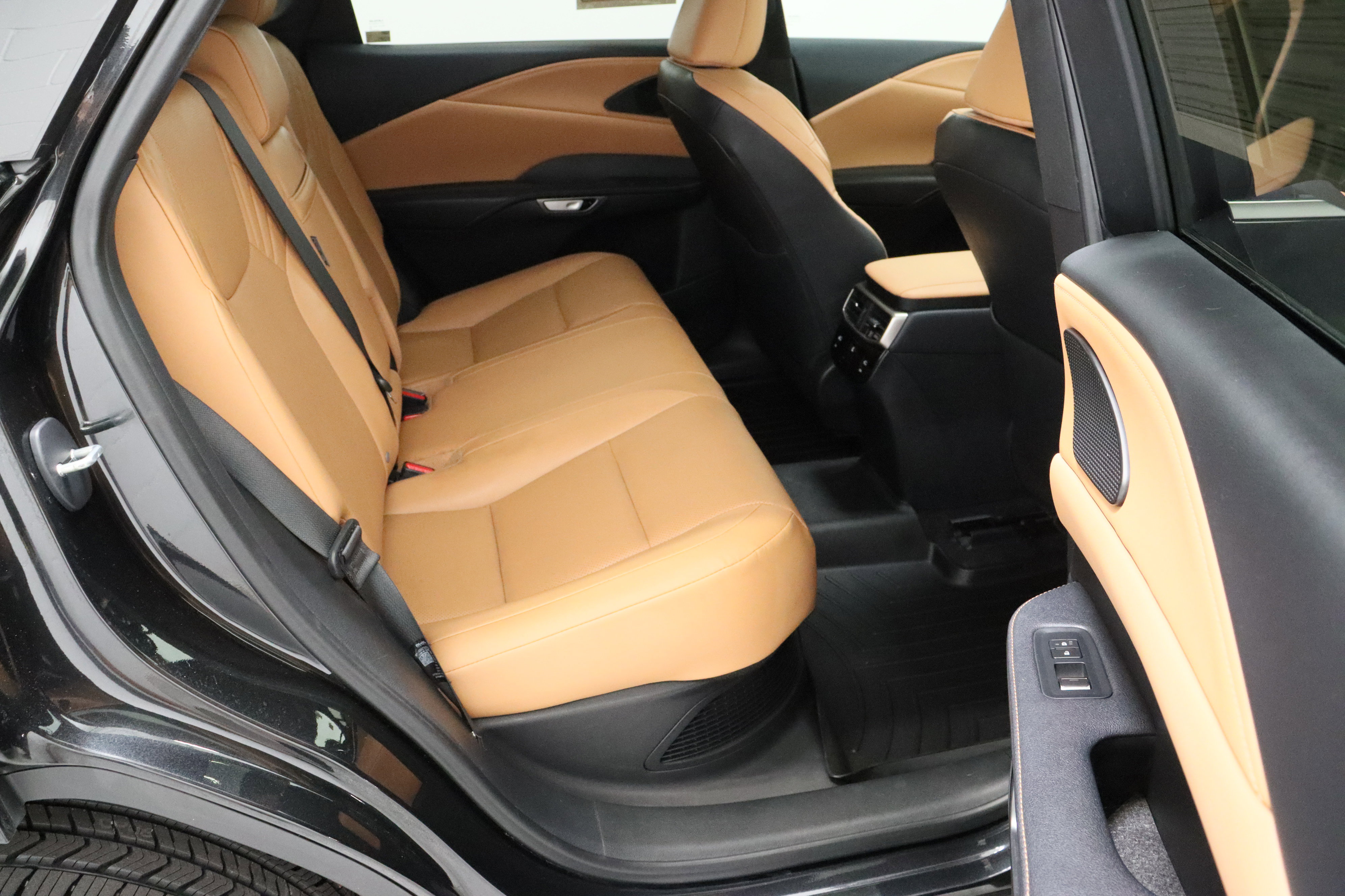 Used 2024 Lexus RX 350h w/ Convenience Package image 36