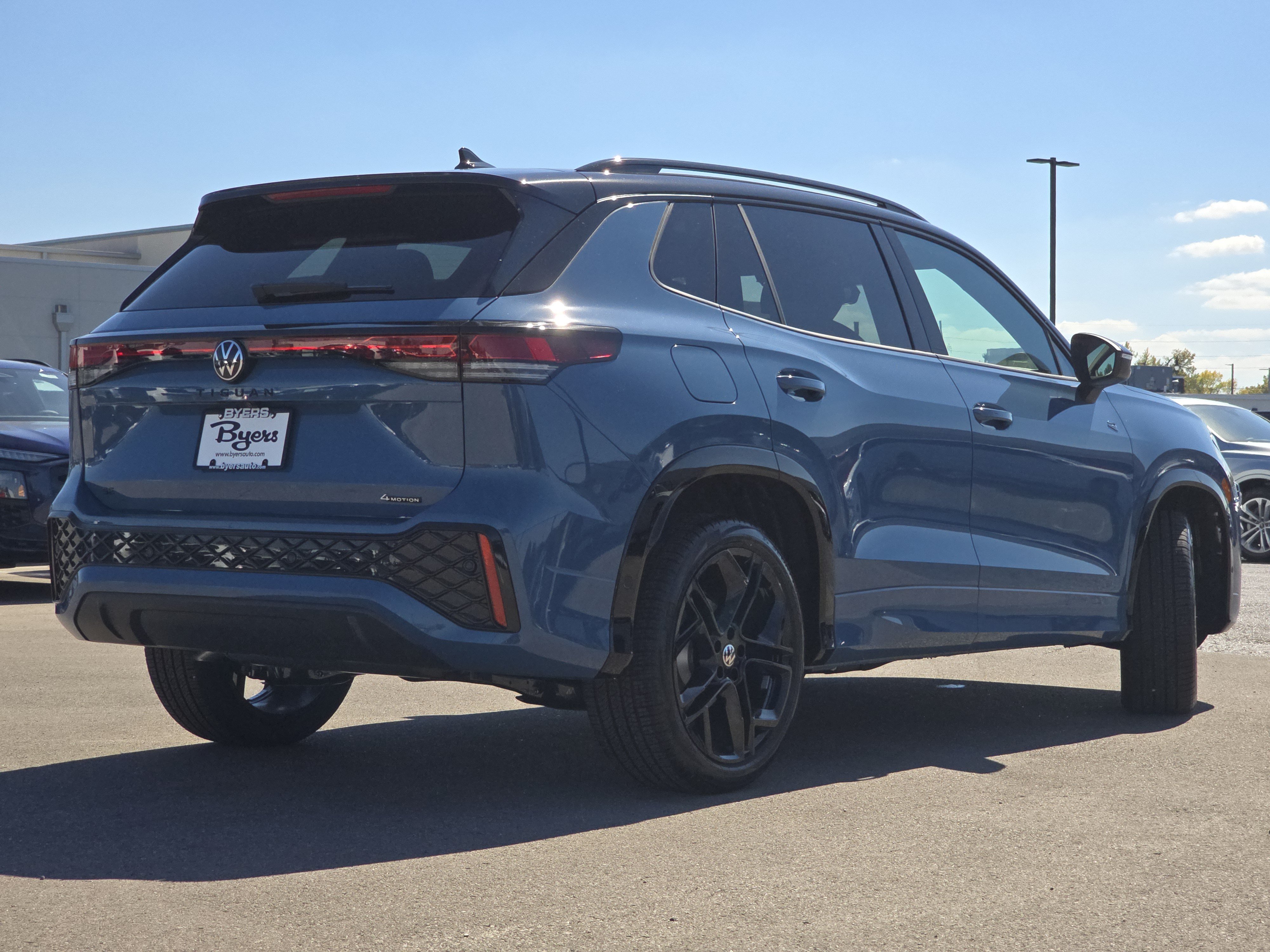 New 2026 Volkswagen Tiguan SE R-Line AWD/4WD image 7