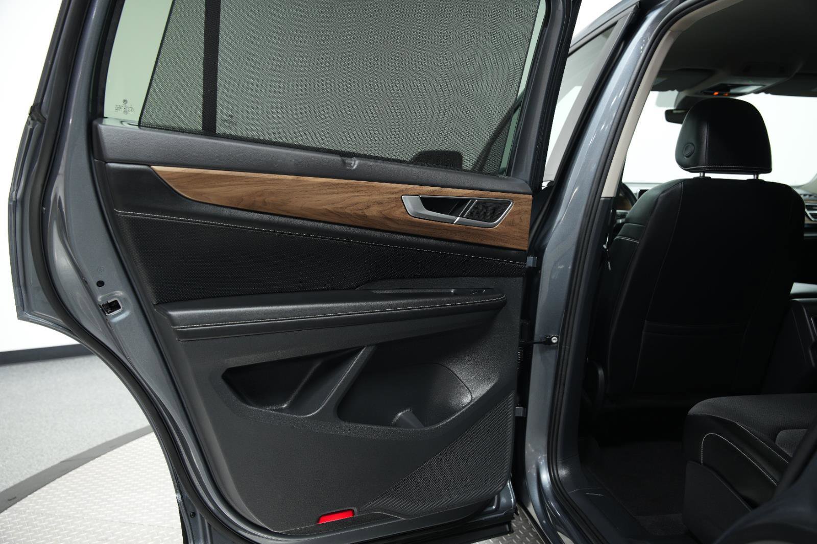 Used 2024 Volkswagen Atlas SE image 19