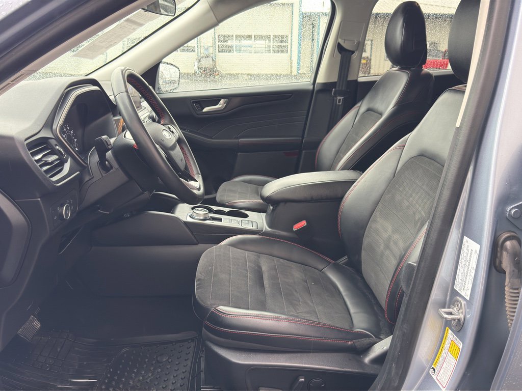 Used 2022 Ford Escape SEL w/ SEL Stealth AWD Package image 12