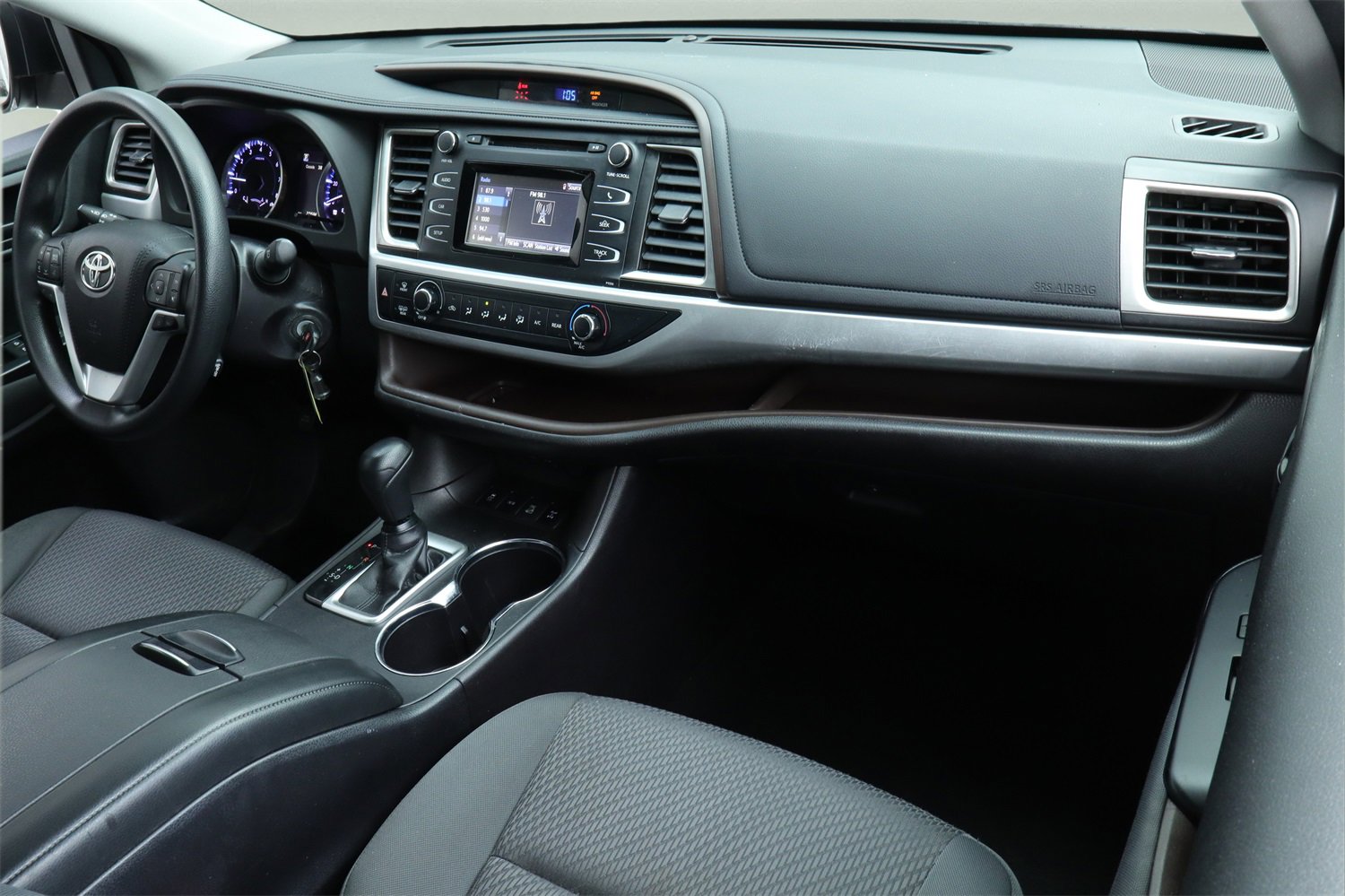 Used 2018 Toyota Highlander LE image 29