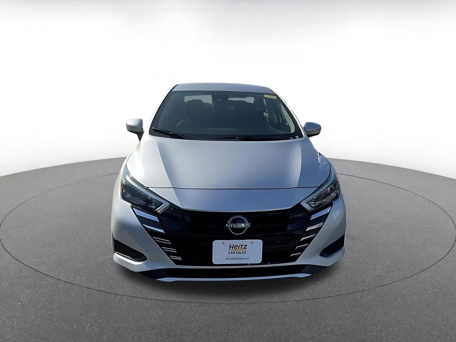 Used 2025 Nissan Versa SV image 4