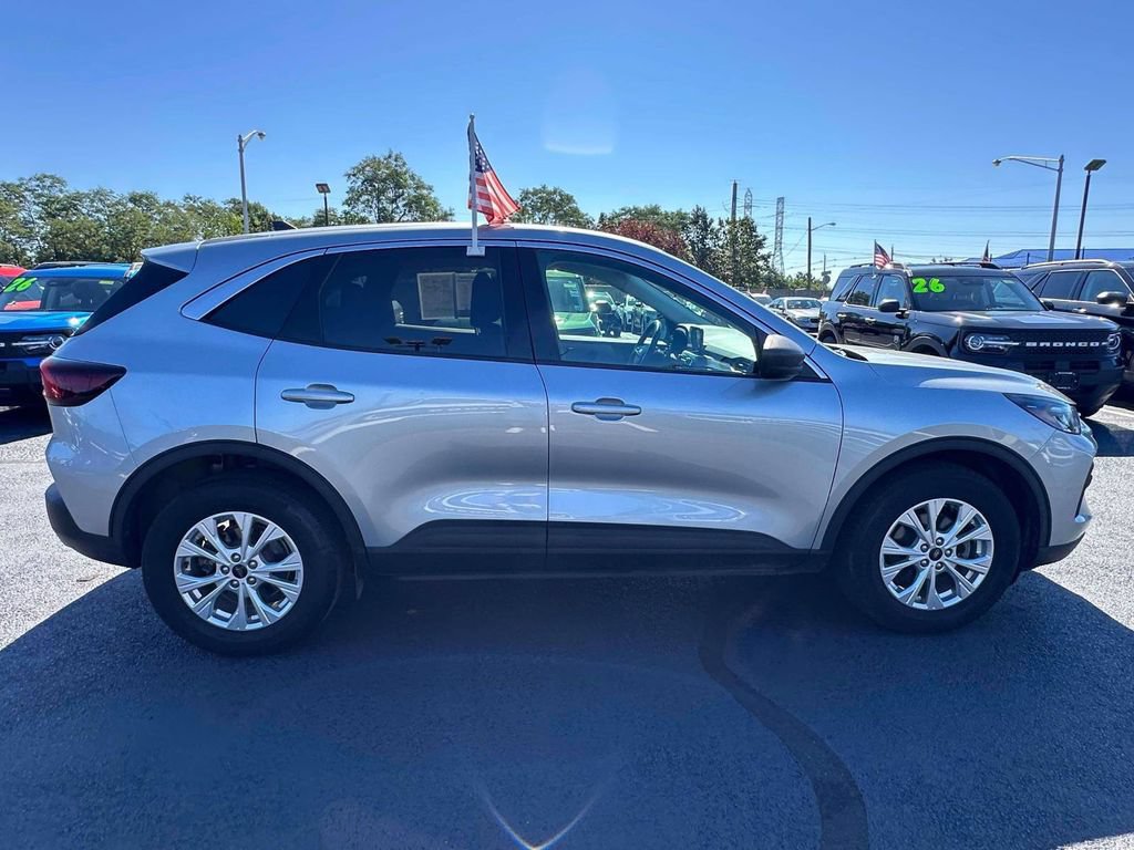 Used 2023 Ford Escape Active AWD/4WD image 4