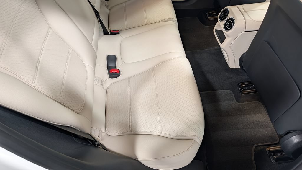 Used 2024 Mercedes-Benz GLC 300 4MATIC image 25