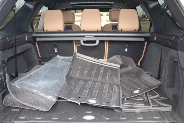 Used 2025 Land Rover Discovery Dynamic SE image 12