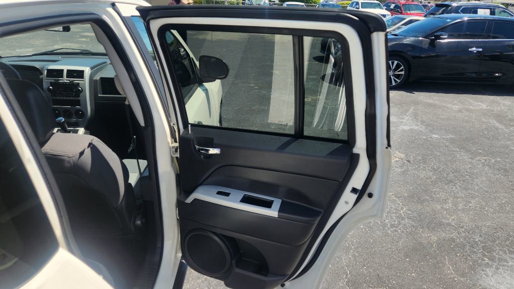 Used 2008 Jeep Compass Sport FWD image 13